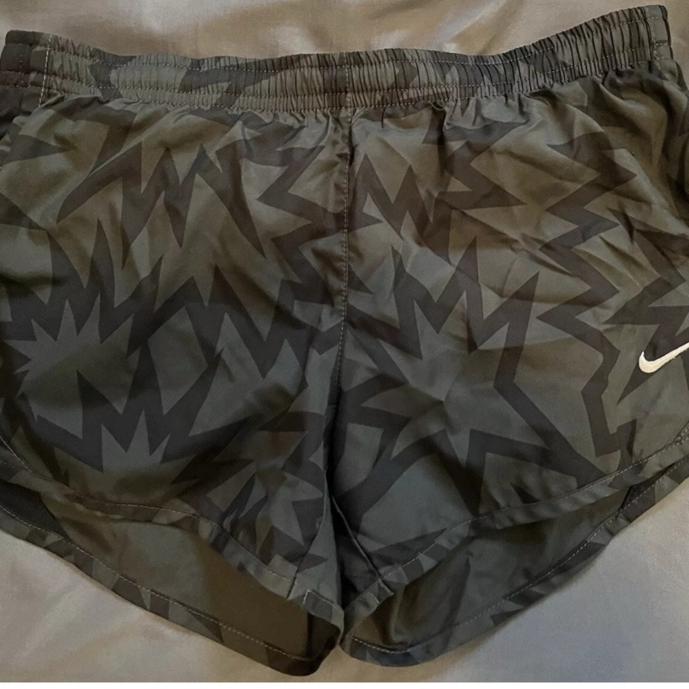 Nike Black Athletic Shorts Lightweight Moisture-Wicking